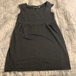 Classic woman’s knee length sleeveless dress size Large